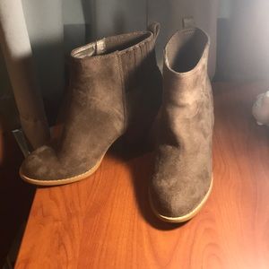 Brown shade booties